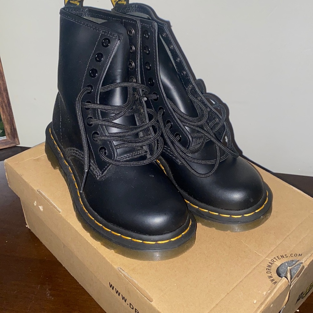 Brand new Dr.Martens. Size 5 🖤